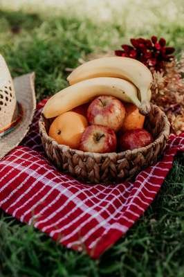 compressed-free-photo-of-fresh-fruits-in-a-basket-on-picnic-blanket-outdoors.jpeg