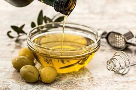 compressed-olive-oil-968657_1280.jpeg