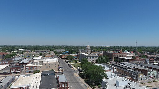 512px-Downtown_Newton_Iowa.jpg