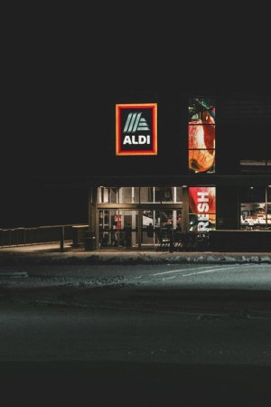 free-photo-of-a-store-with-a-sign-that-says-aldi-at-night.jpeg