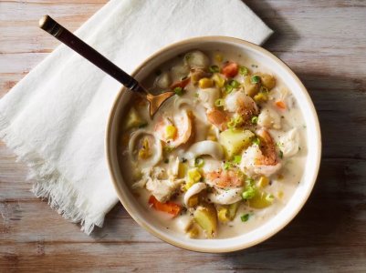 81112_SeafoodChowder_ddmfs_4x3_gw_0468-95fa286accb04473a5c2e81f603c72d6.jpeg
