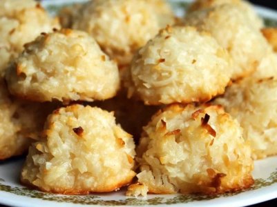 747272_Coconut-Macaroons-III-4x3-caa3a3c93bc74fb38f7e8ad5bb1fadfd.jpeg