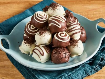 229415-oreo-cookie-balls-mfs315-4x3-4be3ff40dce241a9900e59b259d8bac6.jpeg