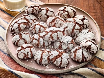 23028-chocolate-crinkle-cookies-DDMFS-beauty-129-e72225a7a9ad4e1e856bad4e42176eb1.jpeg