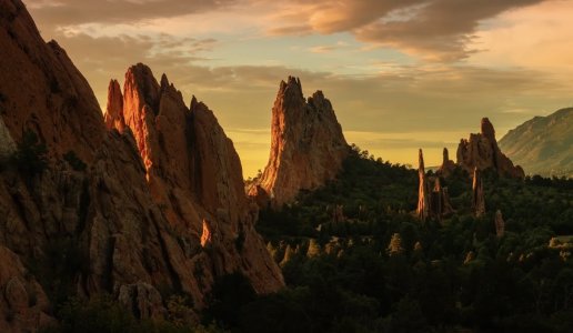 this-landscape-garden-of-the-gods-colorado-springs-co-v0-pajtk0w287hc1.jpeg