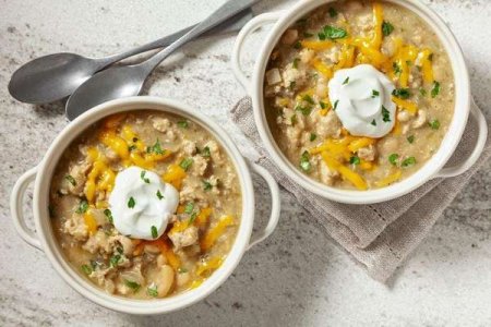 compressed-Easy-White-Chicken-Chili-FT24_189383_EC_0927_3.jpeg