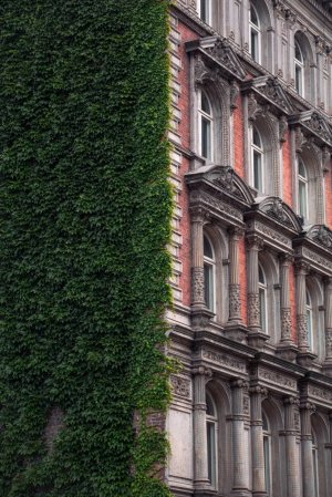 are-symmetrical-architecture-photos-like-this-engaging-v0-p91kh3ho4scd1.jpeg are-symmetrical-architecture-photos-like-this-engaging-v0-p91kh3ho4scd1.jpeg